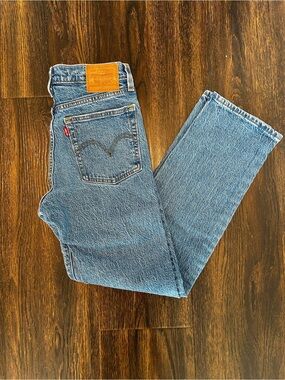 Levi’s leather label wedgie straight